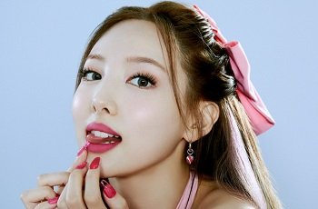 Nayeon TWICE yêu đại gia siêu giàu khiến ai cũng ghen tỵ